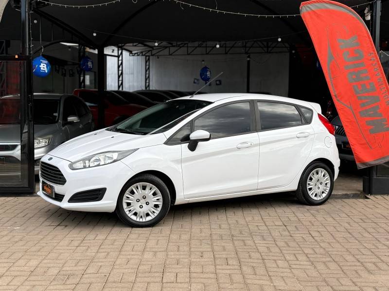 FORD - FIESTA - 2014/2015 - Branca - R$ 45.900,00
