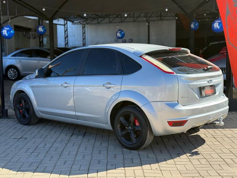 FORD - FOCUS - 2011/2012 - Prata - R$ 43.900,00