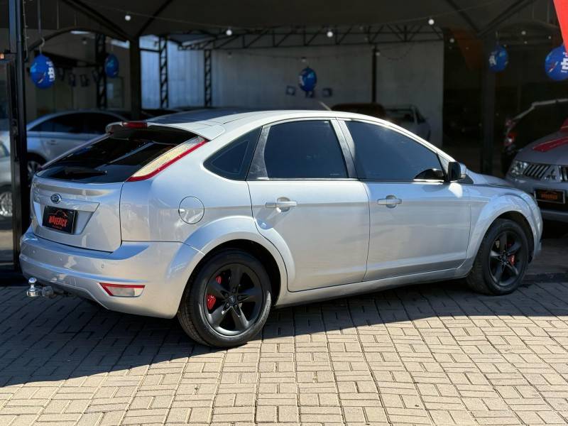 FORD - FOCUS - 2011/2012 - Prata - R$ 43.900,00