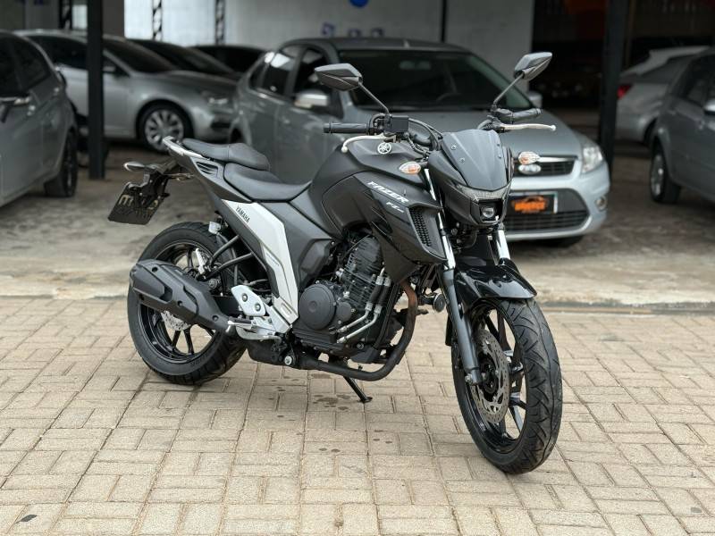 YAMAHA - FAZER - 2022/2023 - Preta - R$ 24.900,00