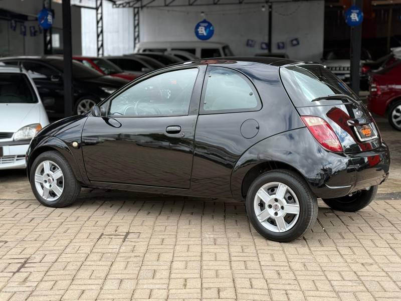 FORD - KA - 2003/2004 - Preta - R$ 15.900,00