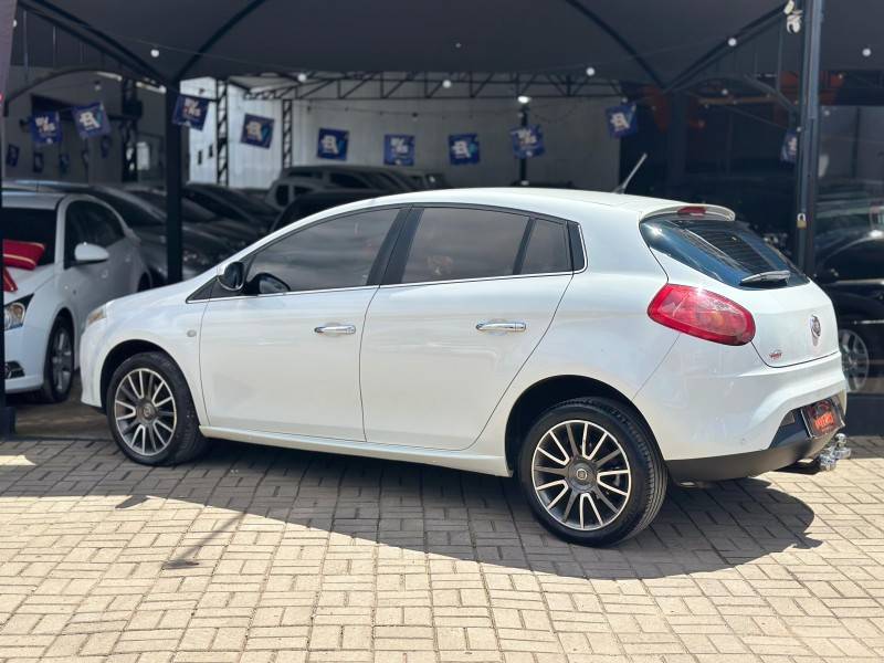 FIAT - BRAVO - 2011/2011 - Branca - R$ 32.900,00