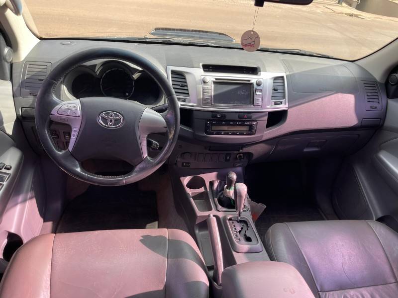 TOYOTA - HILUX - 2012/2013 - Preta - R$ 138.900,00