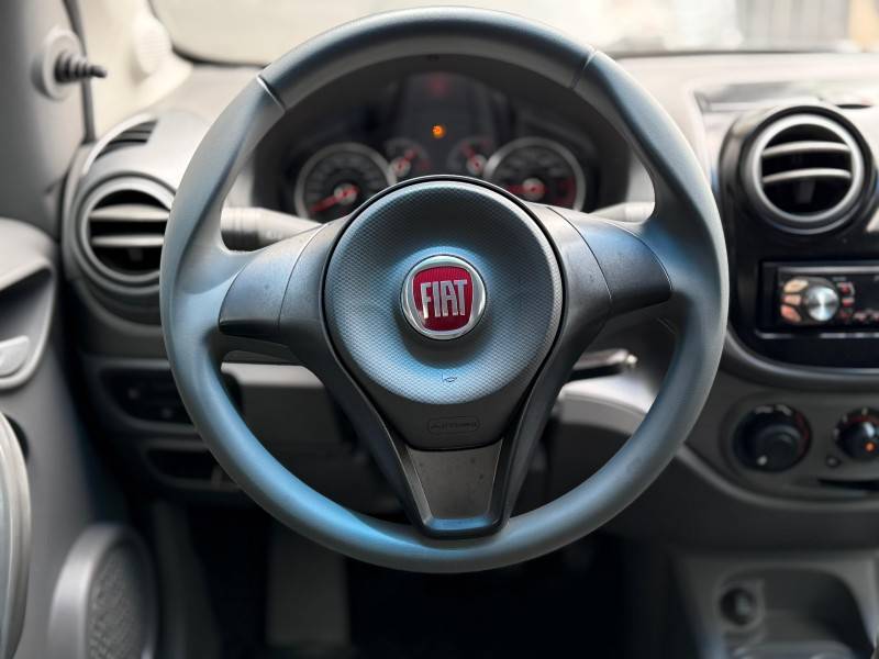 FIAT - PALIO - 2013/2014 - Branca - R$ 39.900,00