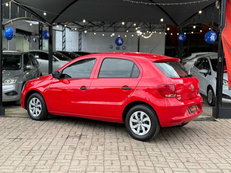 VOLKSWAGEN - GOL - 2015/2016 - Vermelha - R$ 43.900,00