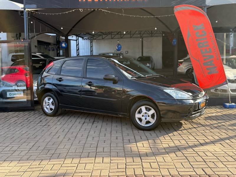 FORD - FOCUS - 2008/2008 - Preta - R$ 24.900,00
