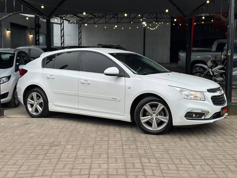 CHEVROLET - CRUZE - 2015/2015 - Branca - R$ 70.900,00