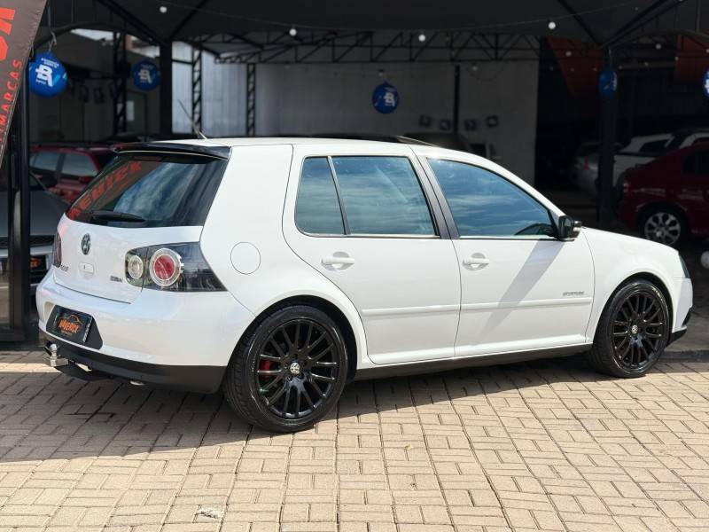 VOLKSWAGEN - GOLF - 2013/2014 - Branca - R$ 67.900,00