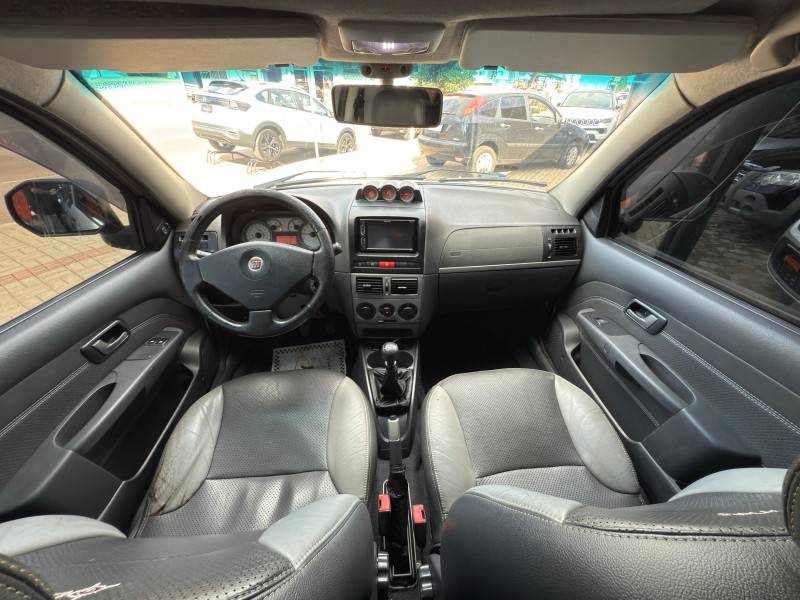 FIAT - STRADA - 2011/2012 - Prata - R$ 54.900,00