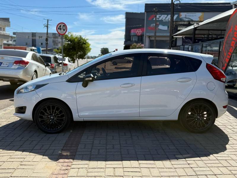 FORD - FIESTA - 2017/2017 - Branca - R$ 56.900,00