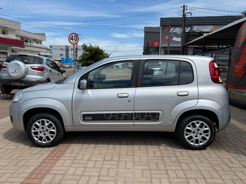 FIAT - UNO - 2013/2014 - Prata - R$ 30.900,00