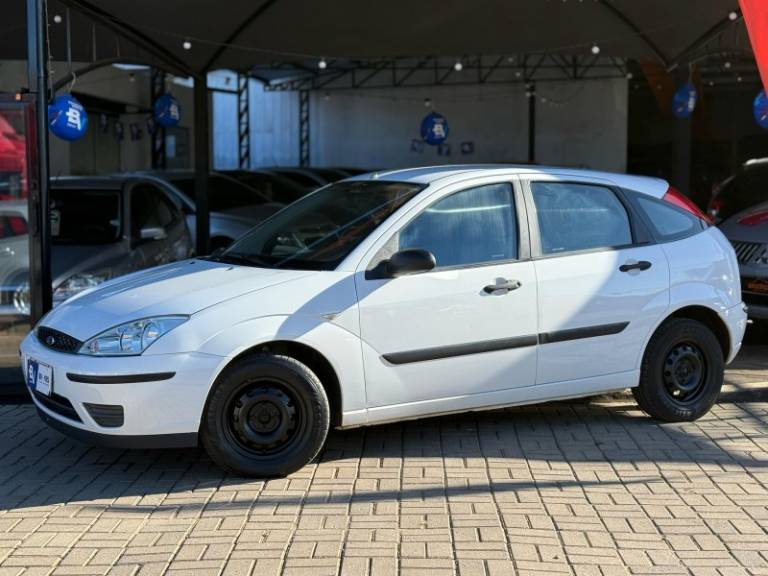 FORD - FOCUS - 2008/2009 - Branca - R$ 31.900,00