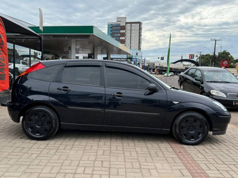 FORD - FOCUS - 2008/2009 - Preta - R$ 30.900,00
