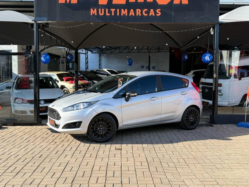 FORD - FIESTA - 2016/2017 - Prata - R$ 54.900,00