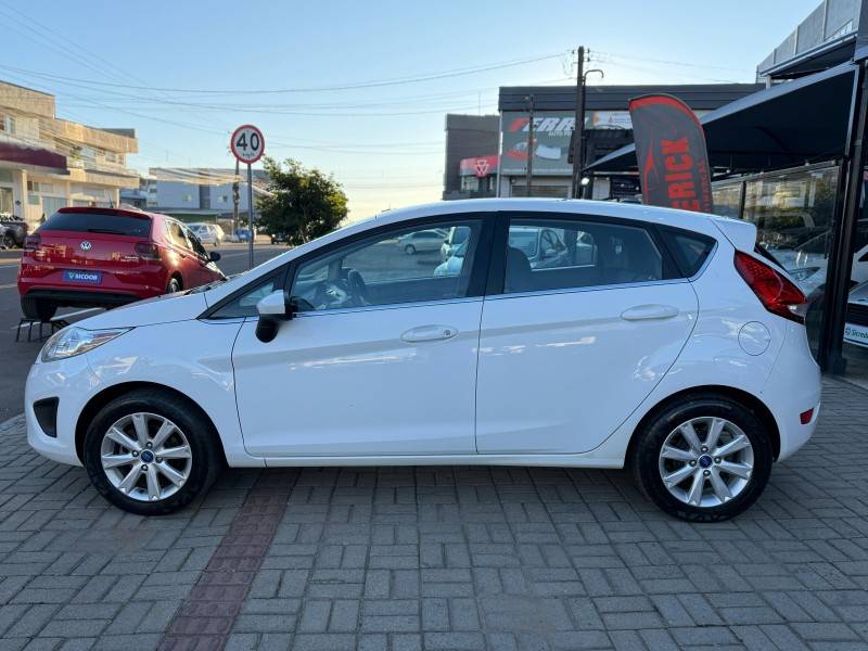 FORD - FIESTA - 2012/2013 - Branca - R$ 42.900,00