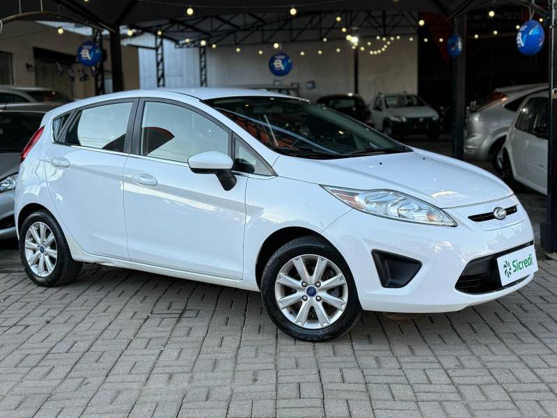 FORD - FIESTA - 2012/2013 - Branca - R$ 42.900,00
