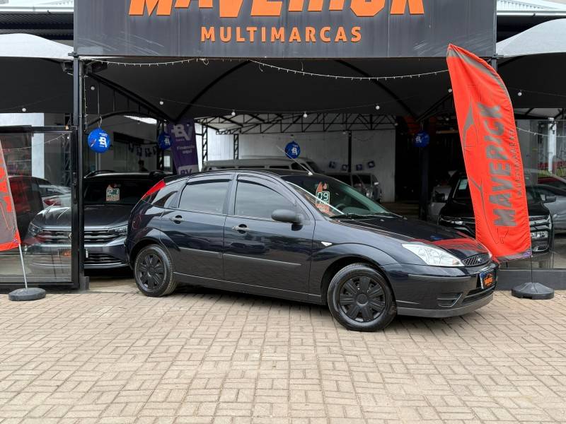 FORD - FOCUS - 2008/2009 - Preta - R$ 30.900,00
