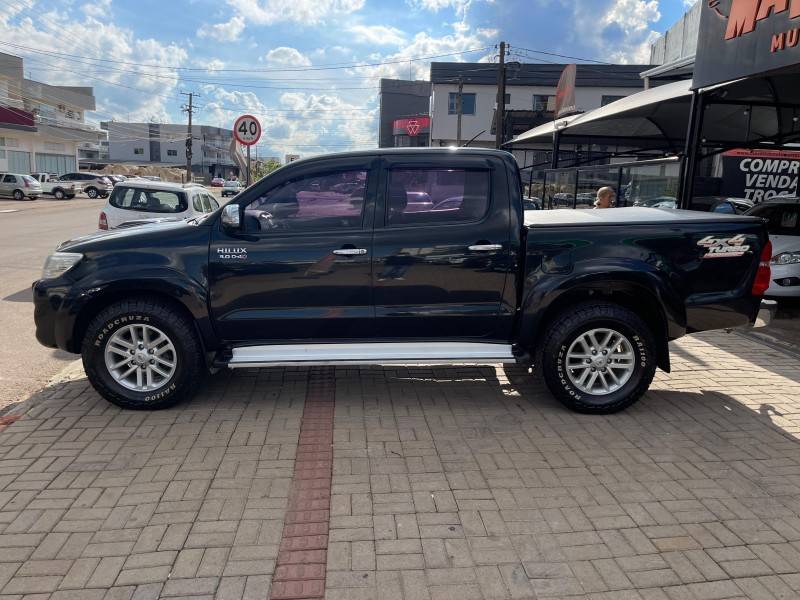 TOYOTA - HILUX - 2012/2013 - Preta - R$ 138.900,00