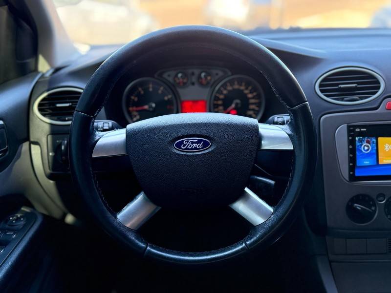 FORD - FOCUS - 2011/2012 - Prata - R$ 43.900,00