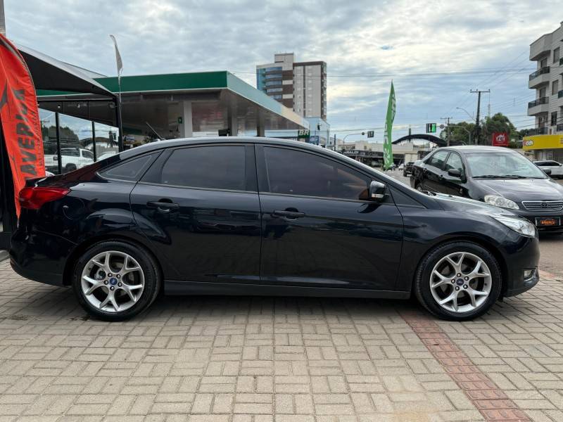 FORD - FOCUS - 2018/2019 - Preta - R$ 71.900,00
