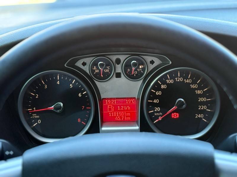 FORD - FOCUS - 2011/2012 - Prata - R$ 43.900,00