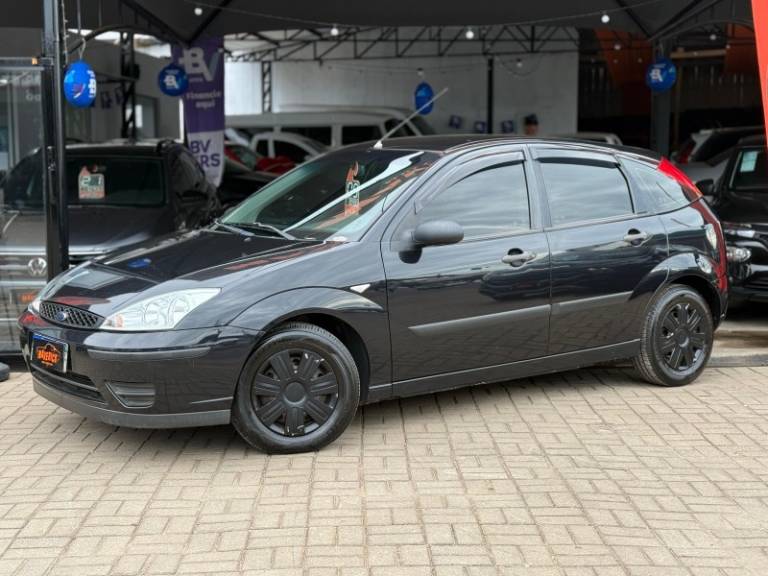 FORD - FOCUS - 2008/2009 - Preta - R$ 30.900,00
