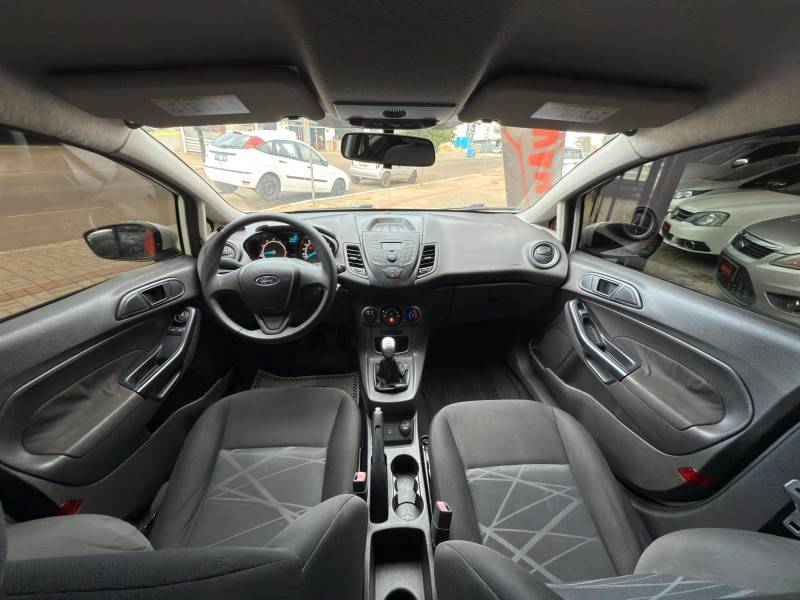 FORD - FIESTA - 2014/2015 - Branca - R$ 45.900,00