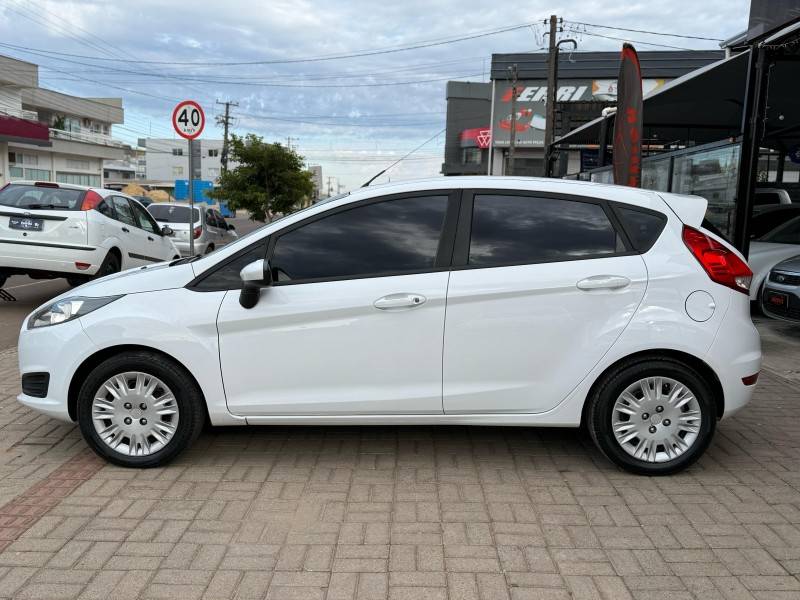 FORD - FIESTA - 2014/2015 - Branca - R$ 45.900,00