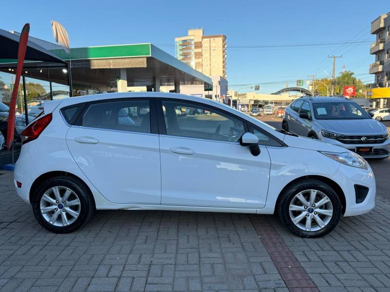 FORD - FIESTA - 2012/2013 - Branca - R$ 42.900,00