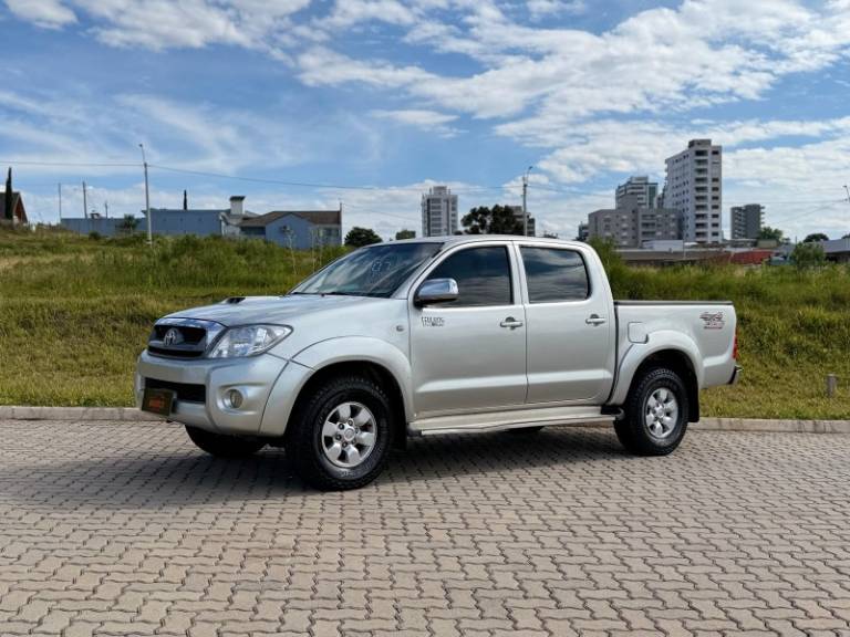 TOYOTA - HILUX - 2007/2007 - Prata - R$ 97.900,00