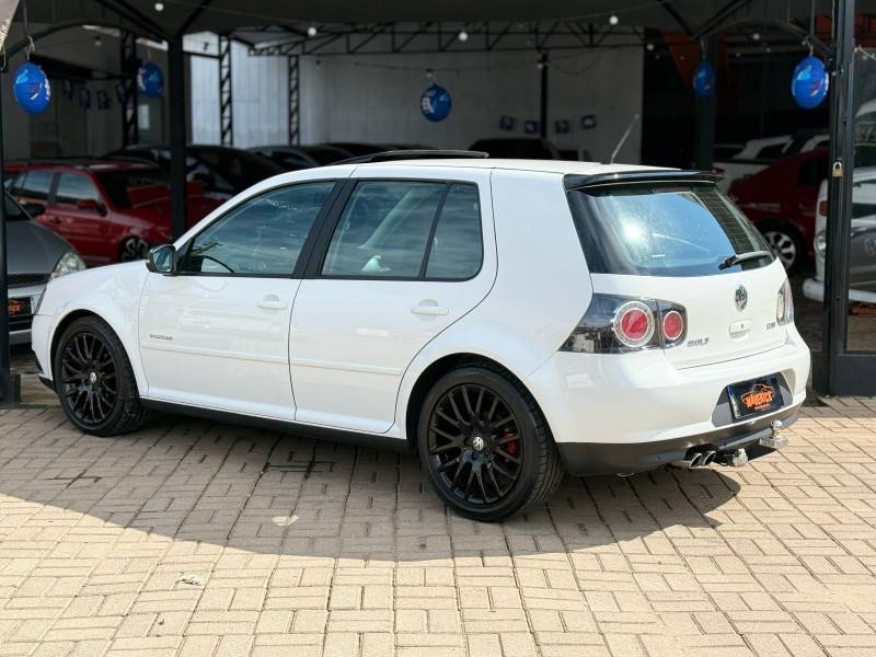 VOLKSWAGEN - GOLF - 2013/2014 - Branca - R$ 67.900,00