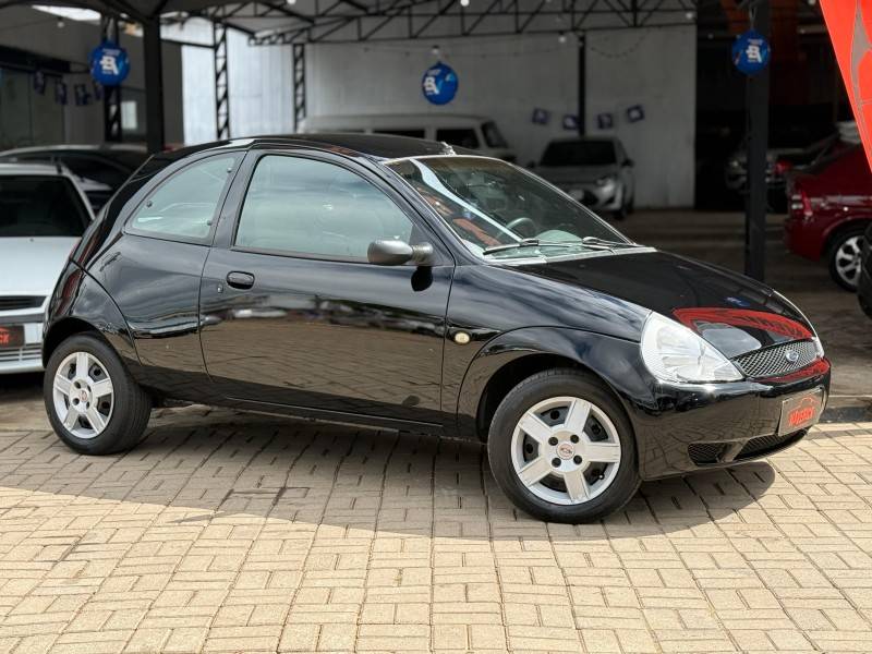 FORD - KA - 2003/2004 - Preta - R$ 15.900,00
