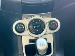 FORD - FIESTA - 2016/2017 - Prata - R$ 54.900,00